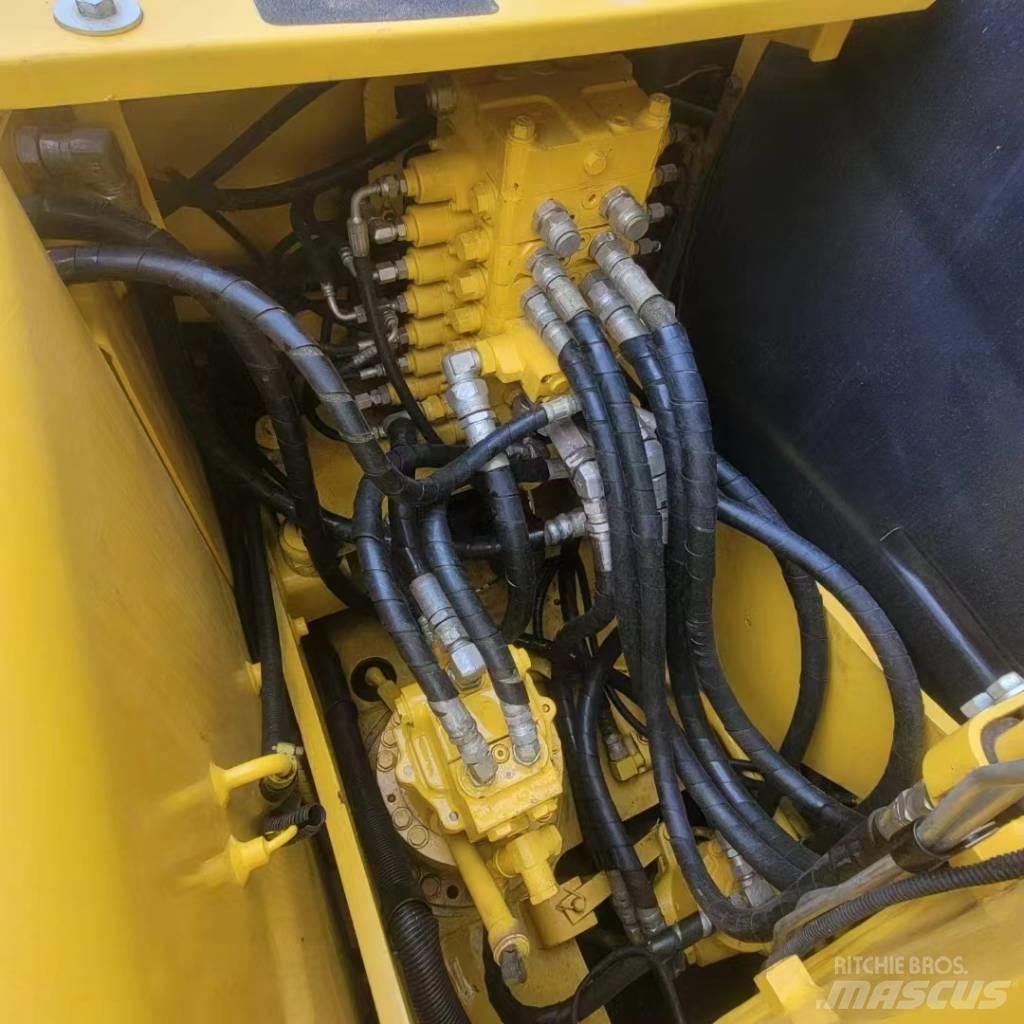 Komatsu PC 130 Pásová rýpadla