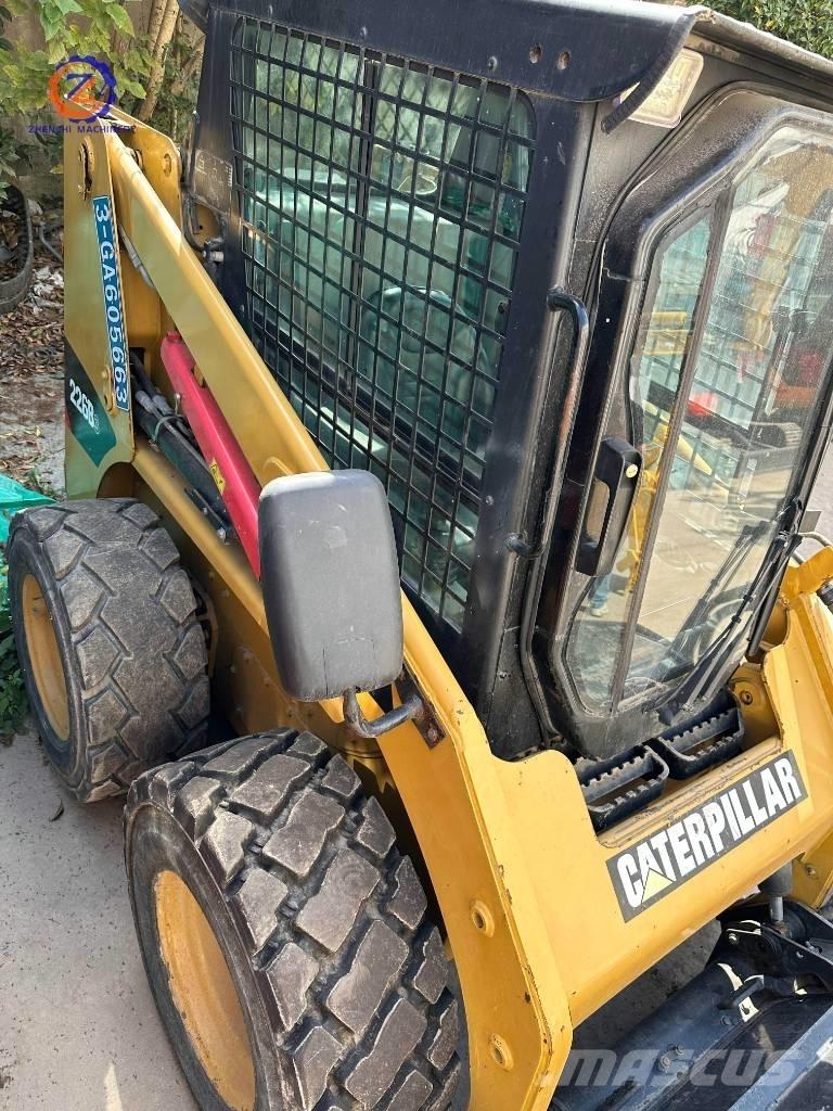 CAT 226 B Smykem řízené nakladače