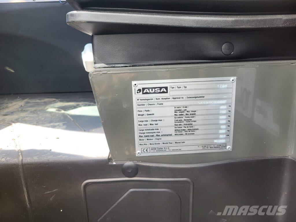 Ausa T235H Teleskopické kolové nakladače