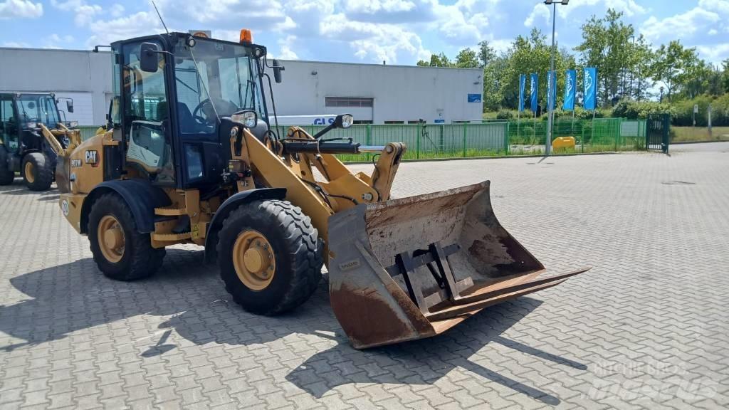 CAT 907 M Kolové nakladače
