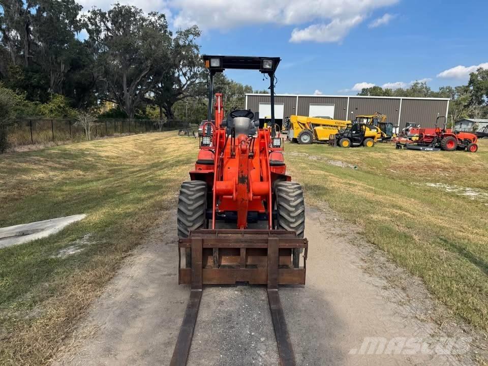 Kubota R 420 Kolové nakladače
