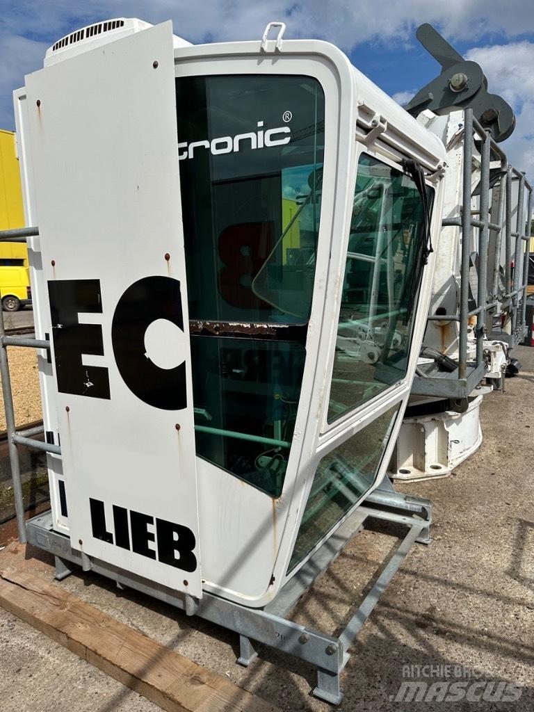 Liebherr 150 ECB 8 Stavební jeřáby