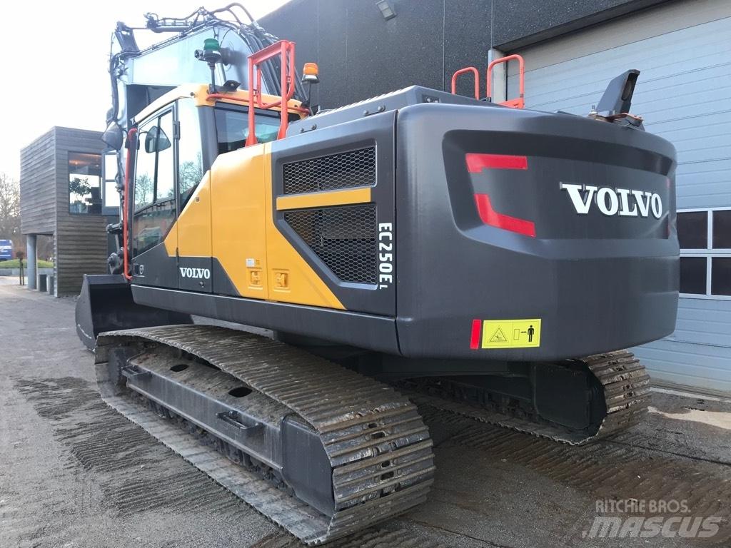 Volvo EC 250 E Pásová rýpadla