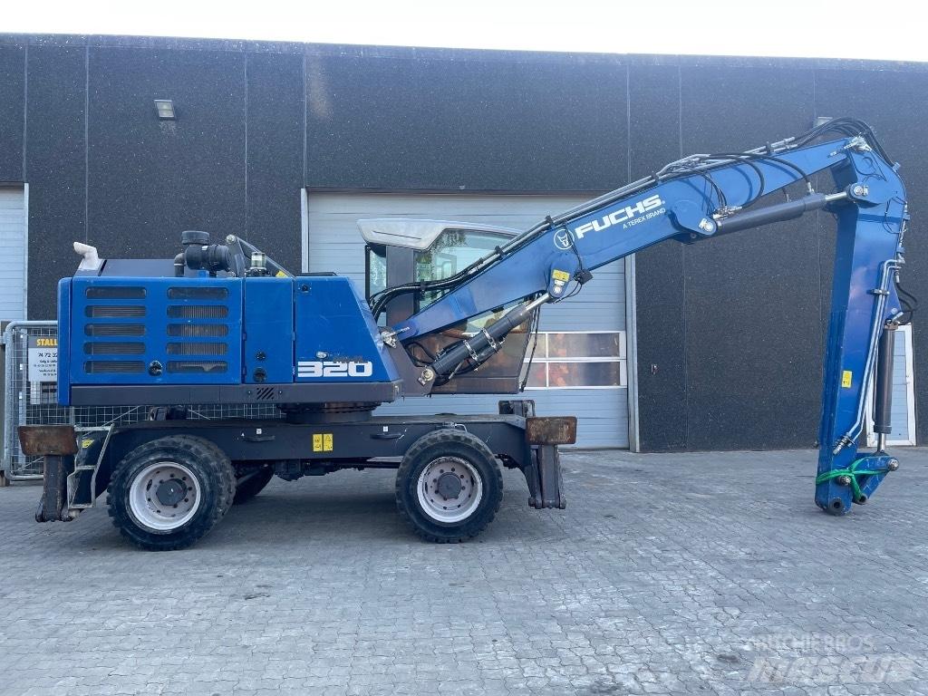 Fuchs MHL320F Stroje pro manipulaci s odpadem
