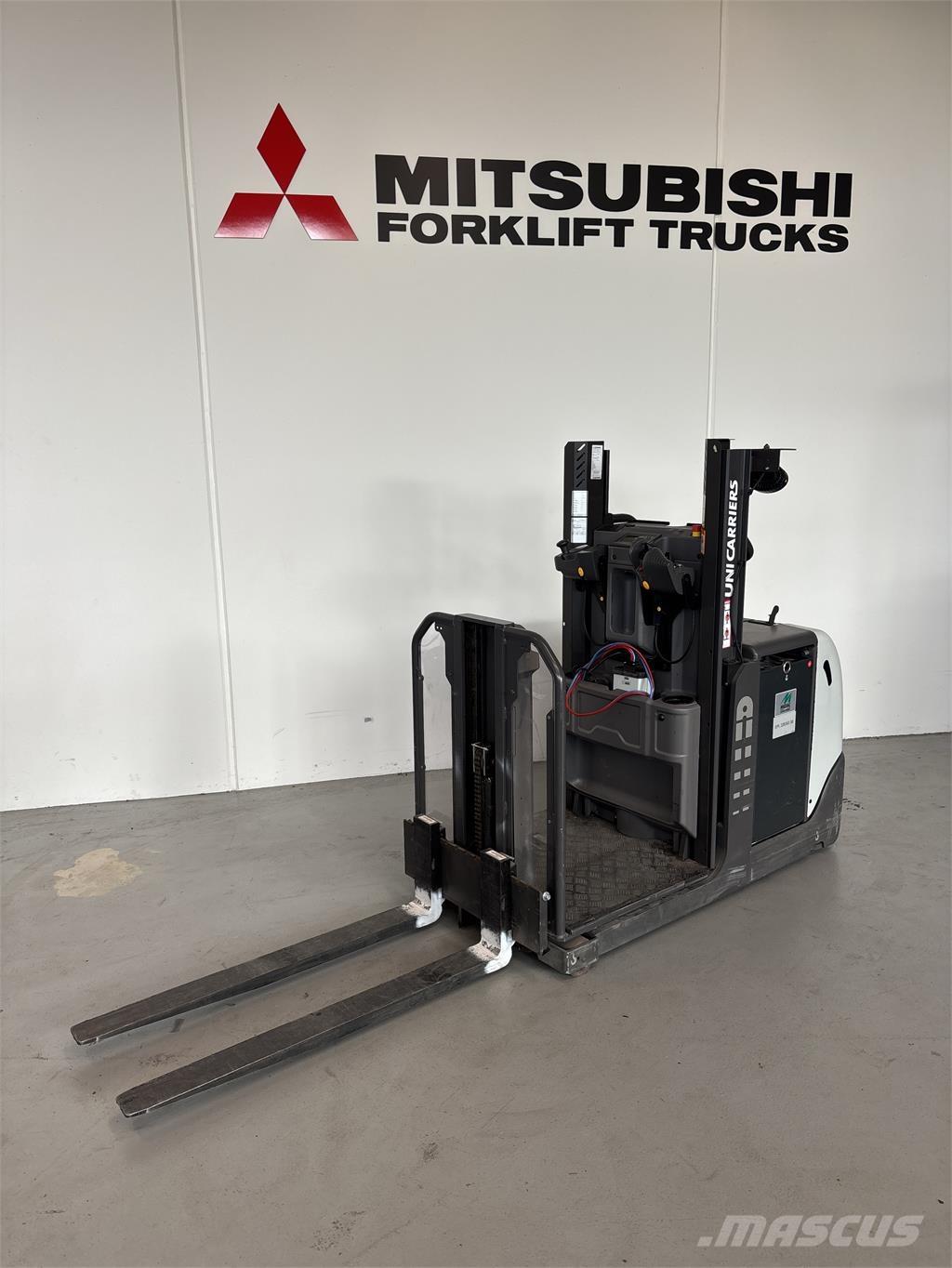 UniCarriers EPL100 Nízkozdvižné vozíky