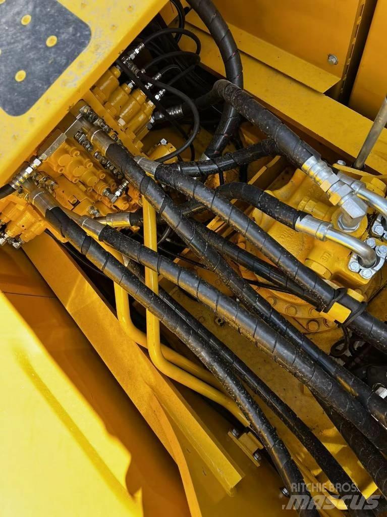 Komatsu PC 200-8N1 Pásová rýpadla