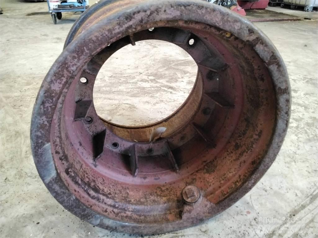 Kockum 84-35 24x26 Pneumatiky, kola a ráfky