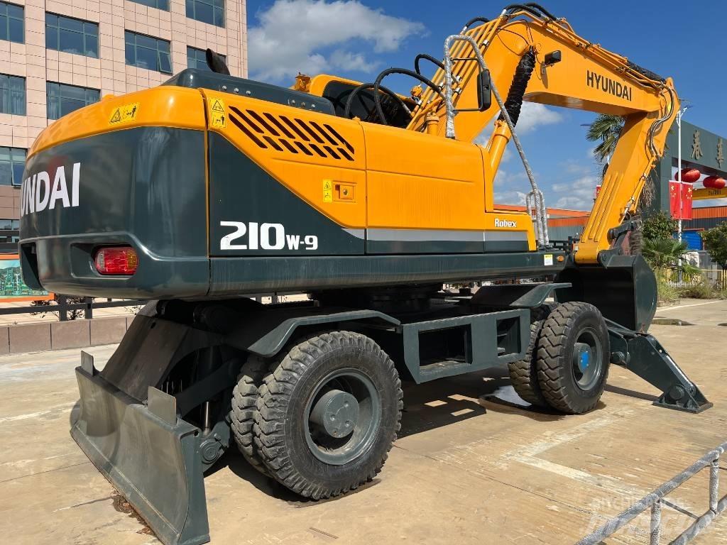 Hyundai R210W Kolová rýpadla