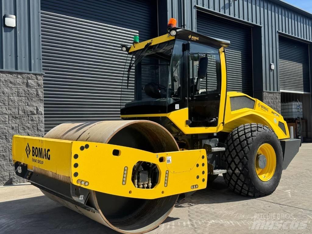 Bomag BW 213 D H-2 Tahačové válce