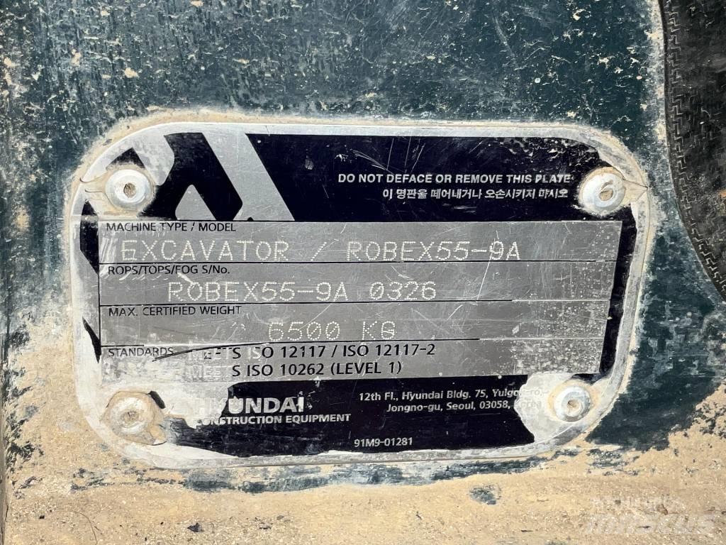 Hyundai Robex 55-9 A Kabiny a interiér