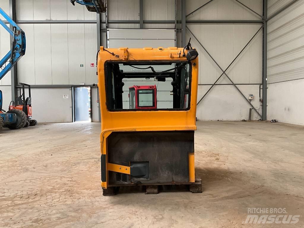 Hyundai Robex 55-9 A Kabiny a interiér