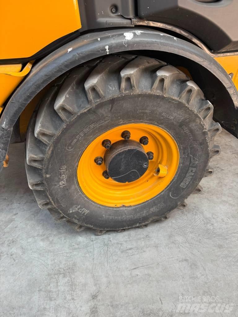 JCB 406 Kolové nakladače