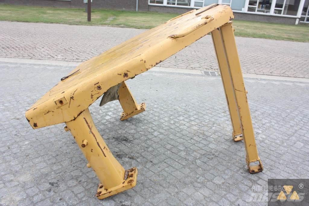 CAT D8N O-rops cab Kabiny a interiér