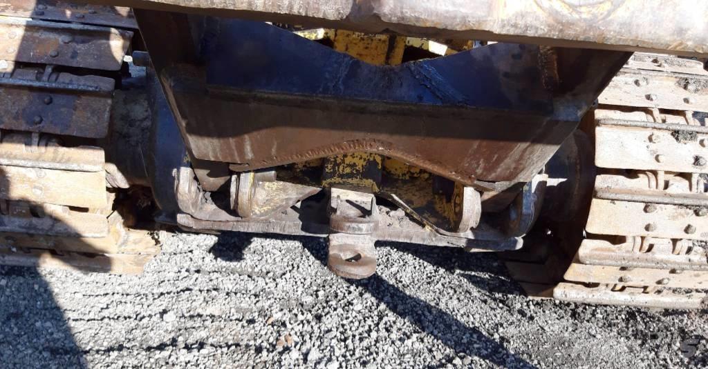 Komatsu D58E-1 Pásové dozery