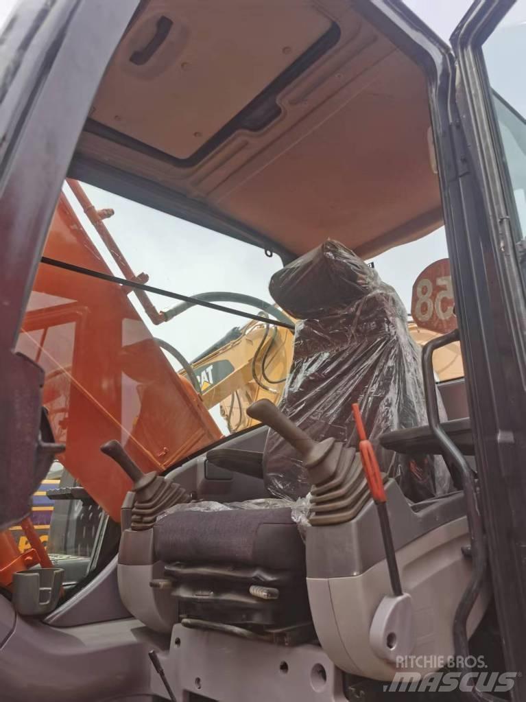 Hitachi ZX 210 Pásová rýpadla