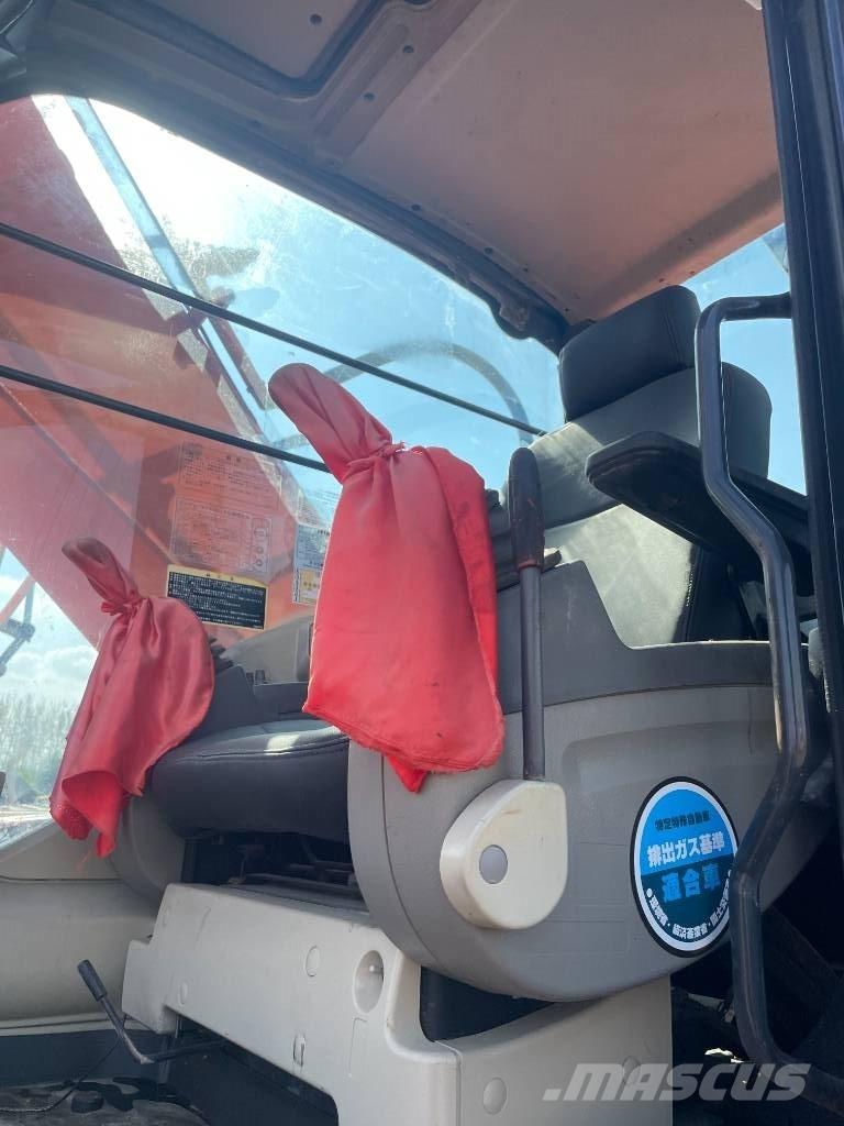 Hitachi ZX 240 Pásová rýpadla