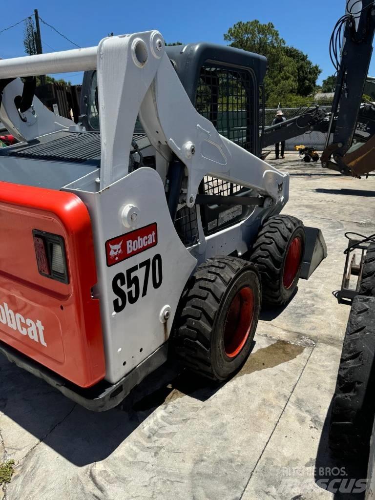 Bobcat S570 Smykem řízené nakladače