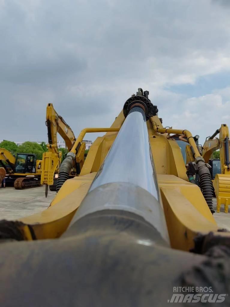 CAT 330 Pásová rýpadla
