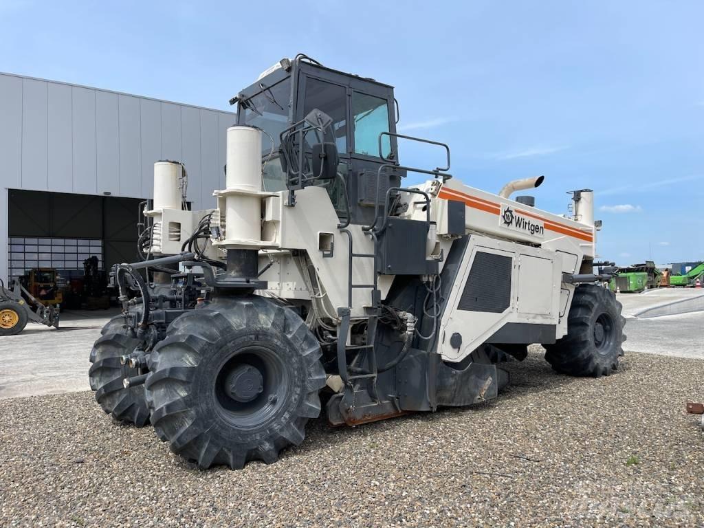Wirtgen WR2500 Recyklátory asfaltu