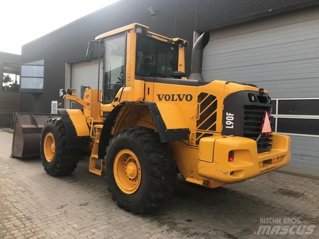Volvo L90F Kolové nakladače