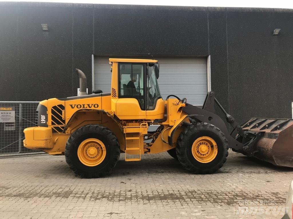 Volvo L90F Kolové nakladače