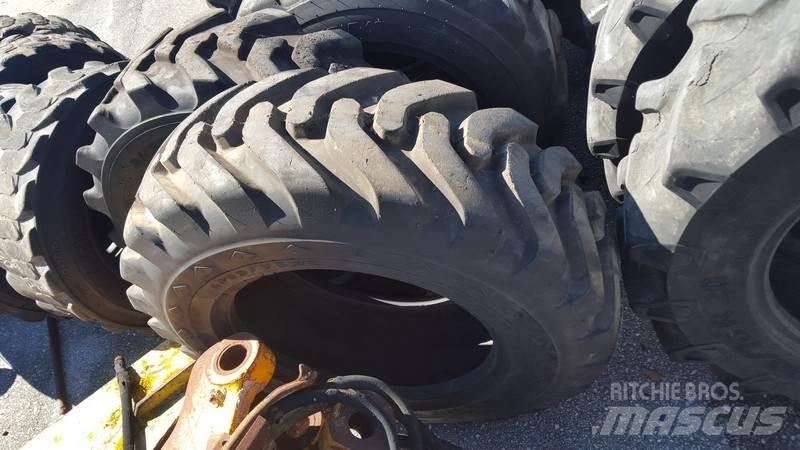  Pneu 10.5/80-18 Pneumatiky, kola a ráfky