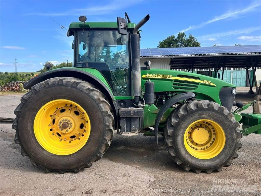 John Deere 7820 Traktory