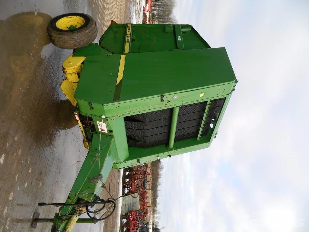John Deere 550 Lis na válcové balíky