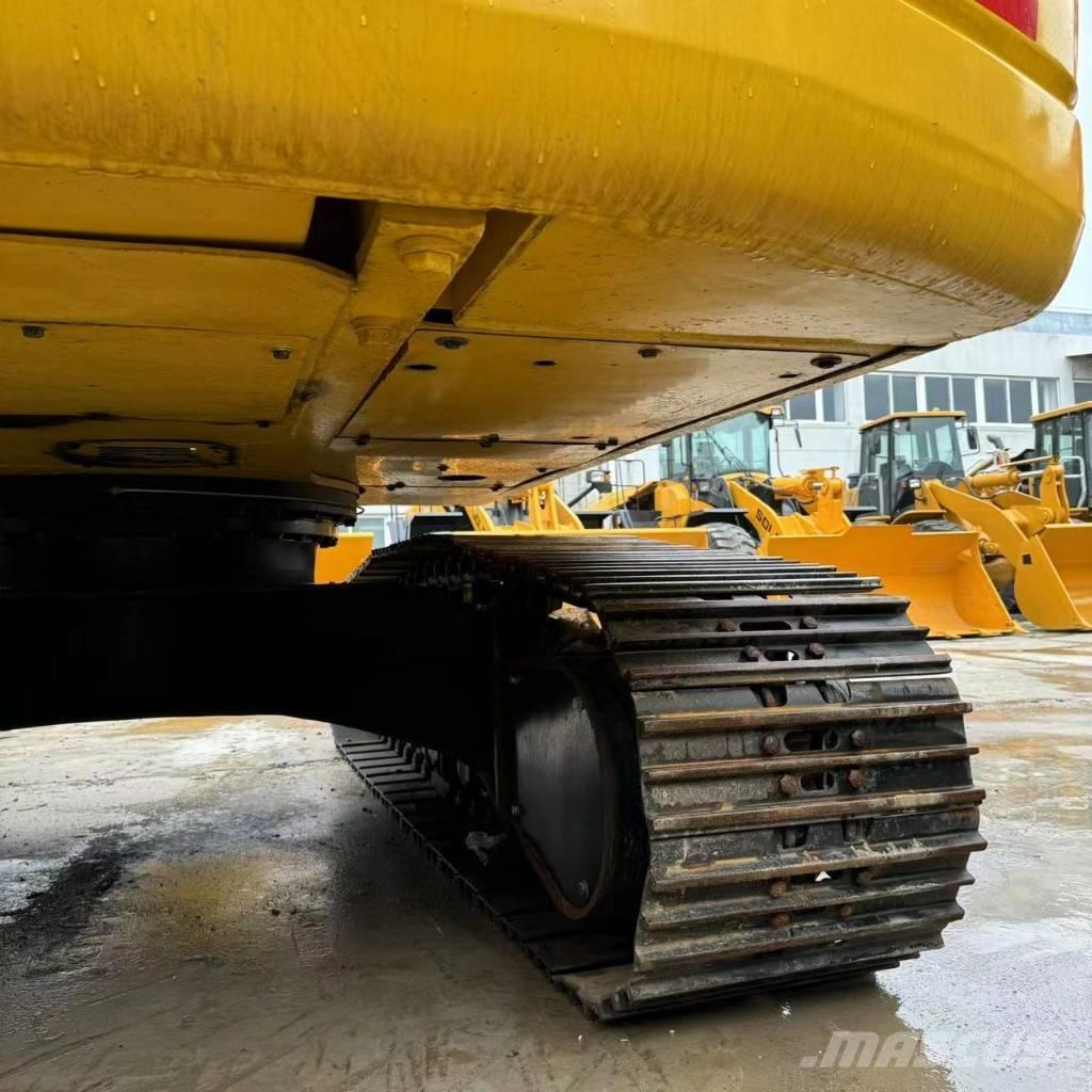 Komatsu PC 220-8 Pásová rýpadla