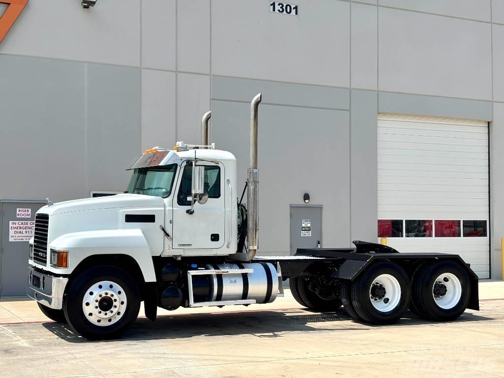Mack Pinnacle 64T Tahače