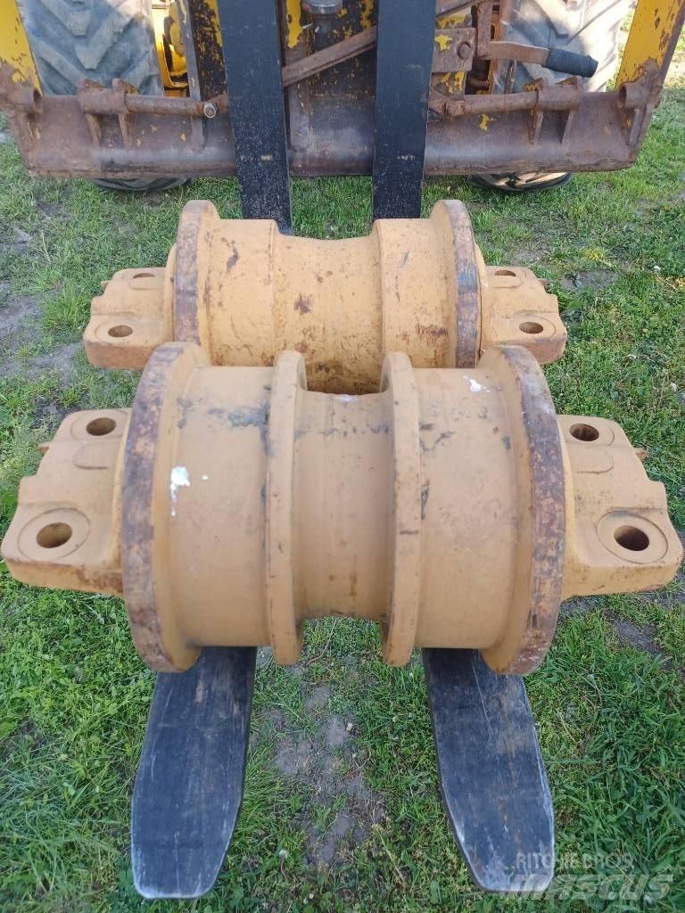 Komatsu D 155 Pásy, řetězy a podvozek