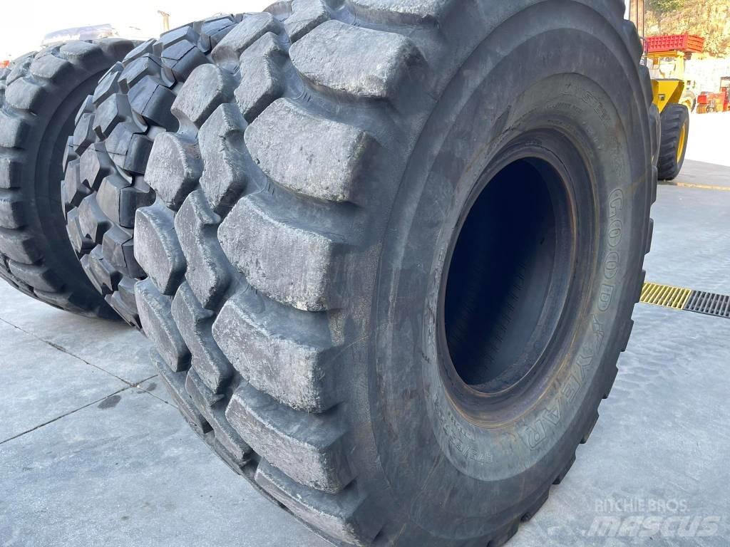CAT 982M Kolové nakladače