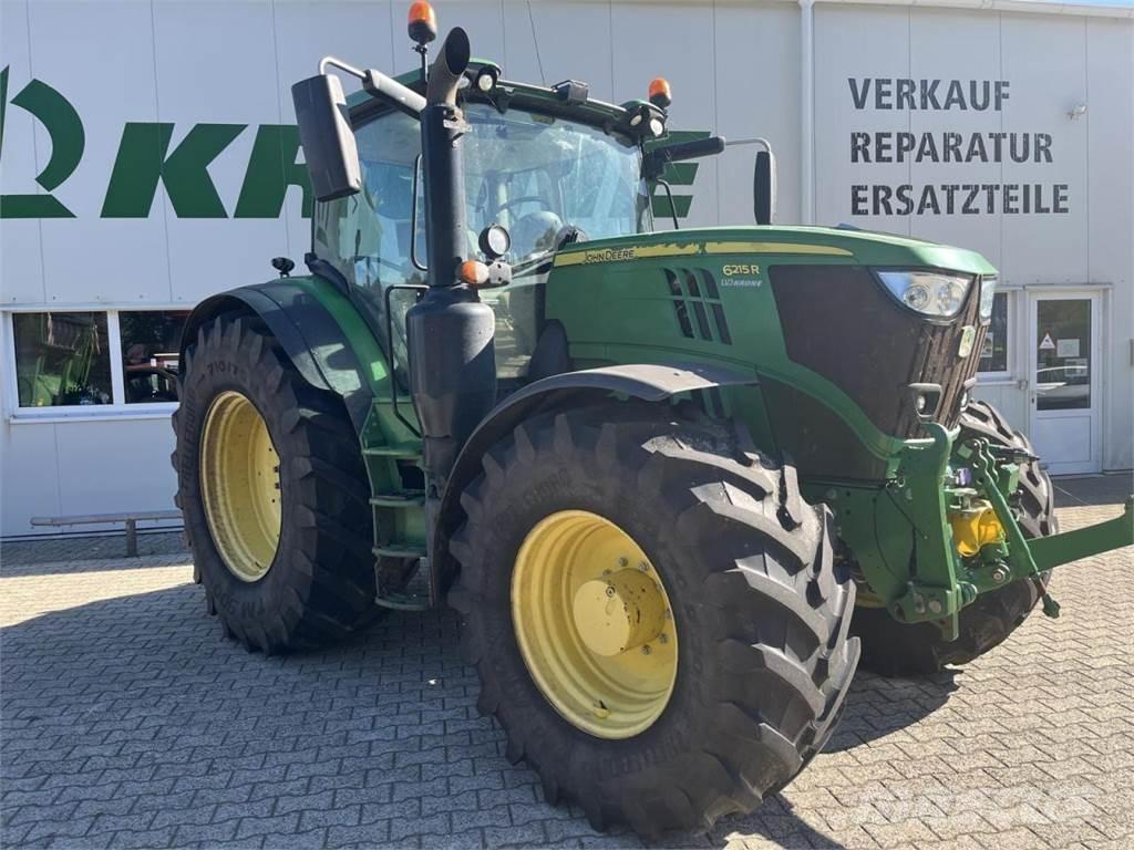 John Deere 6215R Traktory