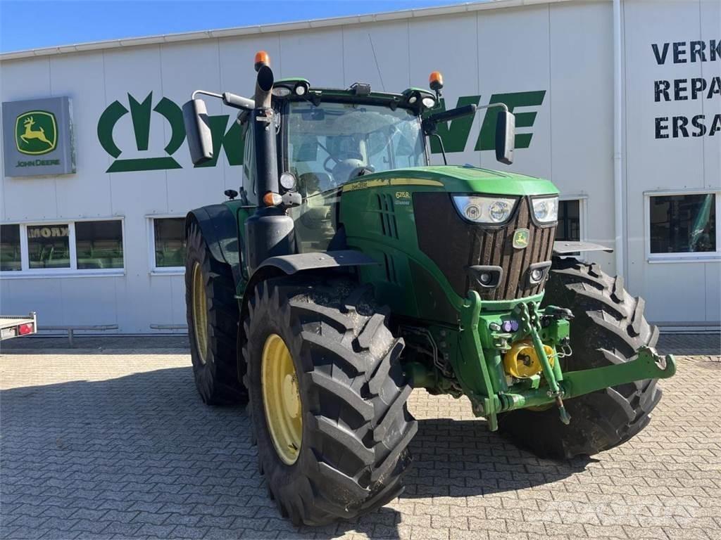 John Deere 6215R Traktory