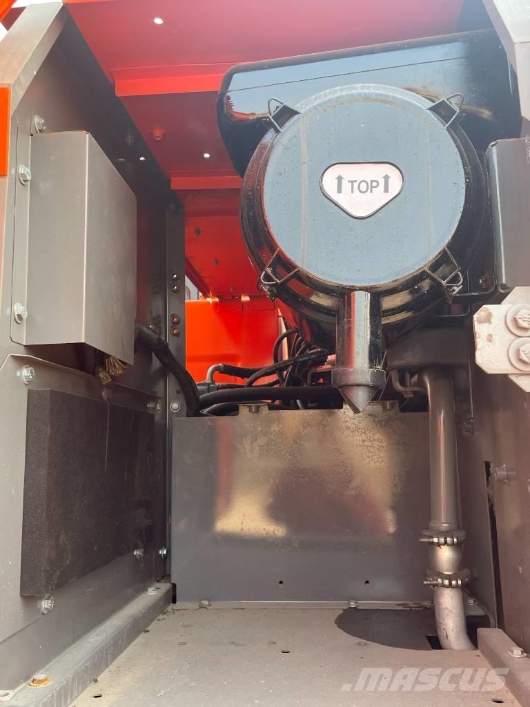 Hitachi ZX 210 Pásová rýpadla