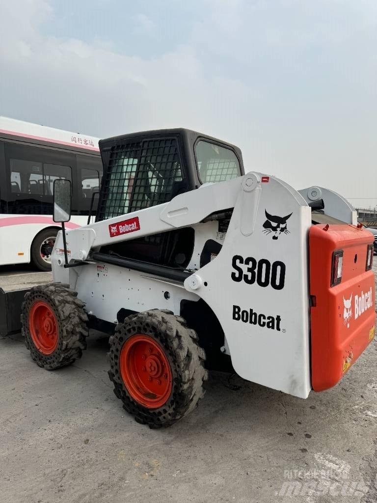 Bobcat S 300 Smykem řízené nakladače