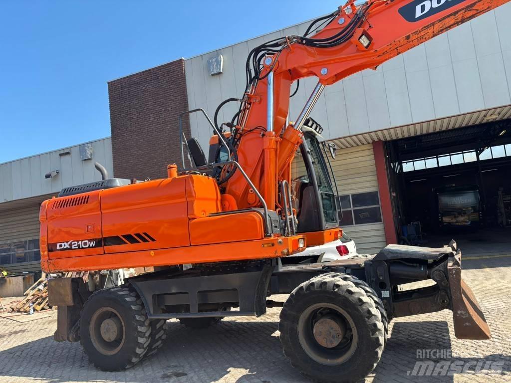 Doosan DX 210 W Kolová rýpadla