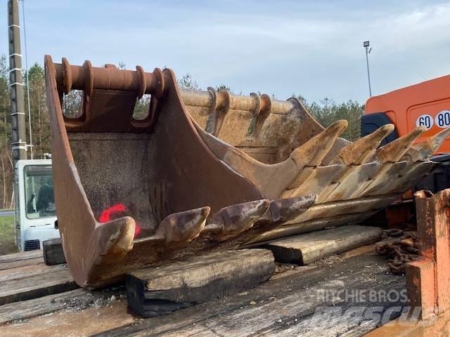 Komatsu PC 210 LC-8 Pásová rýpadla
