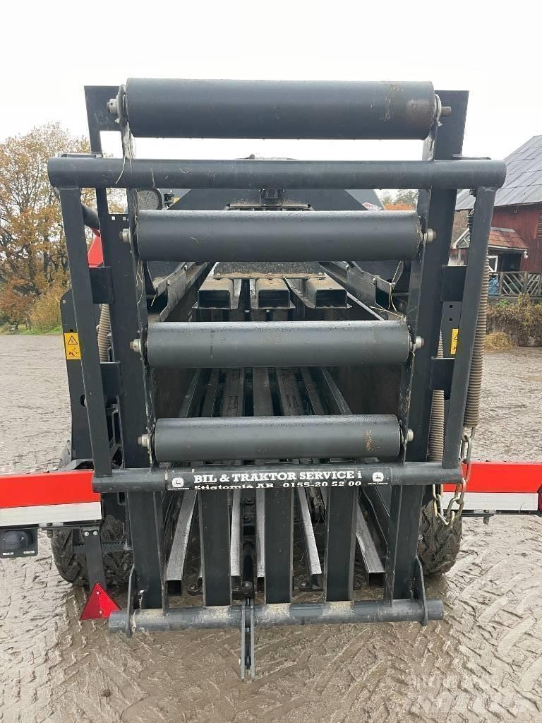 Kuhn LSB 890 Lis na hranaté balíky