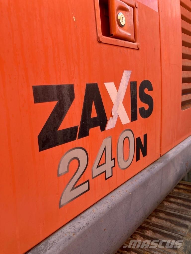 Hitachi ZX 240 Pásová rýpadla