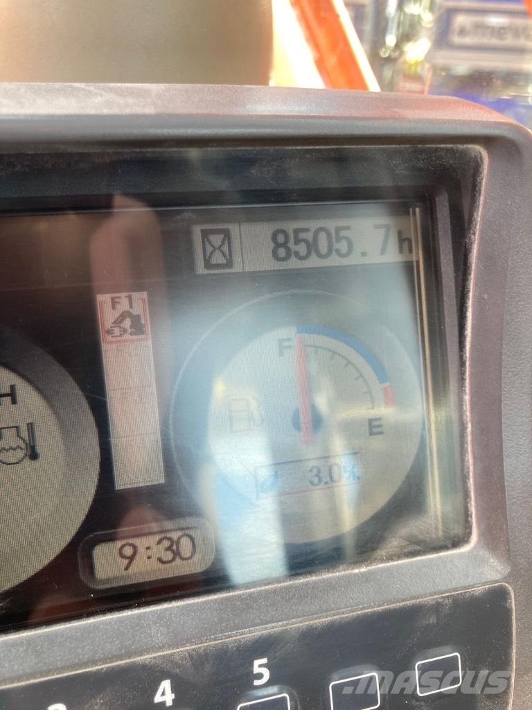 Hitachi ZX 240 Pásová rýpadla