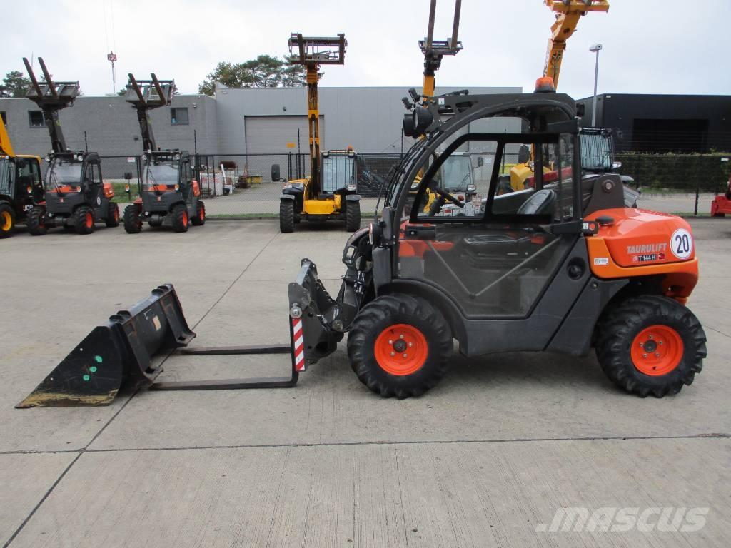 Ausa T144 HX4 (099) Teleskopické manipulátory