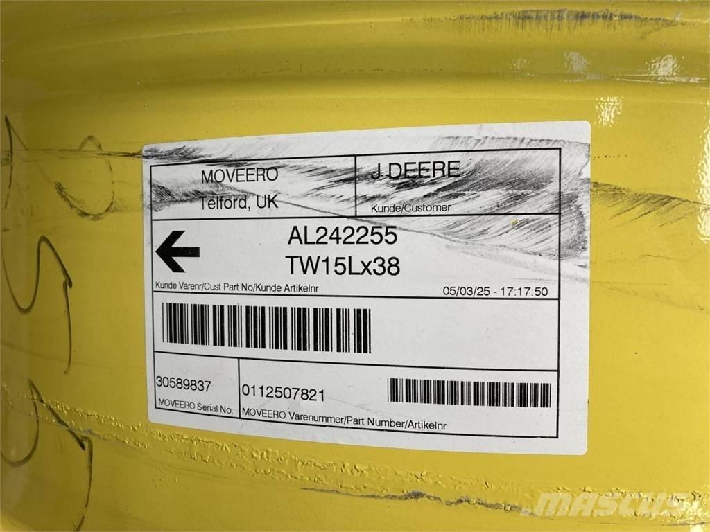 John Deere 15x38 Pneumatiky, kola a ráfky
