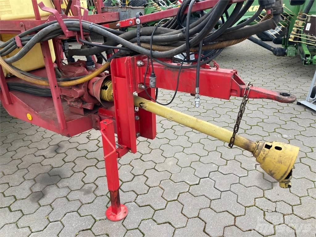 Hardi TYZ 2400 Tažené postřikovače