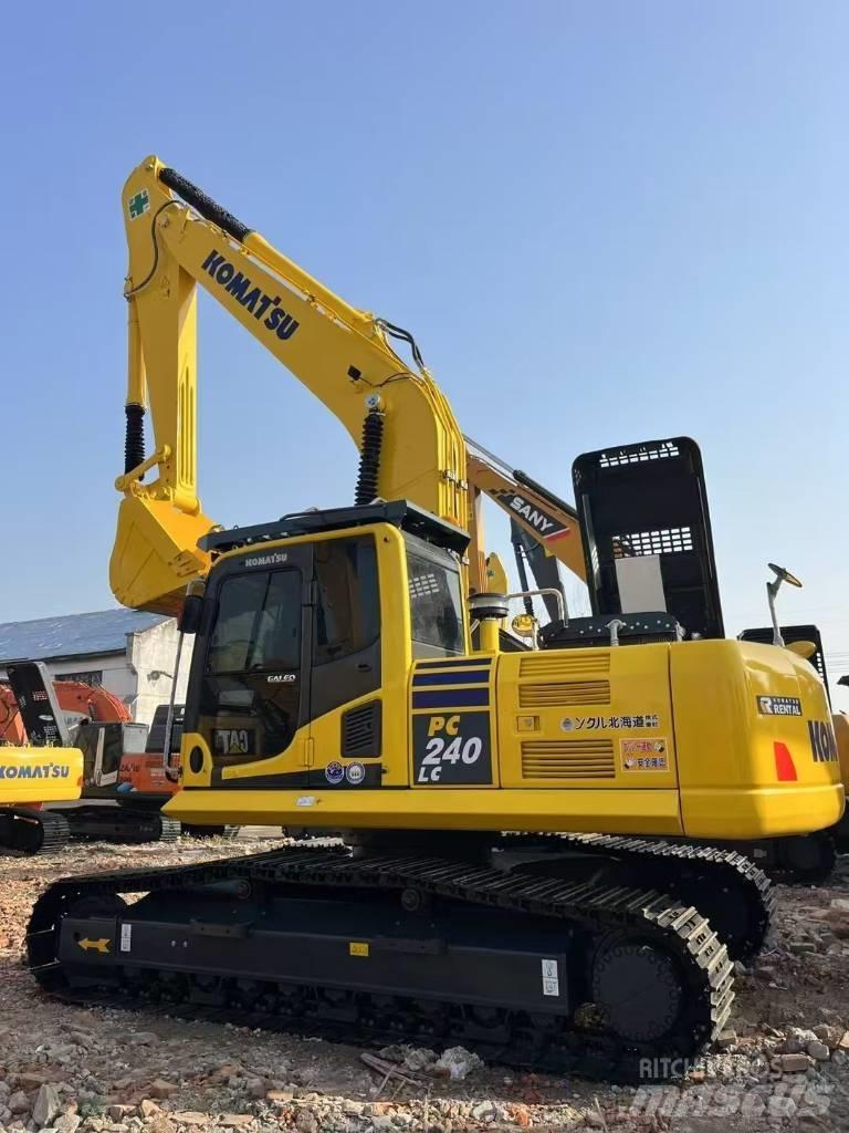 Komatsu 240-8 Pásová rýpadla