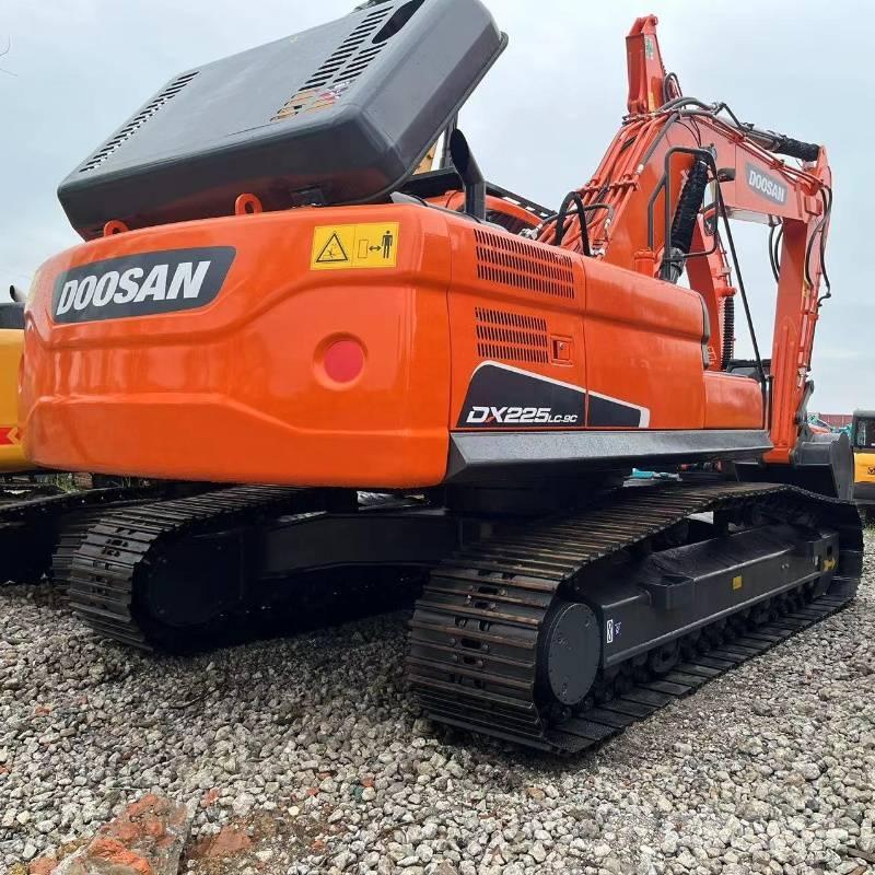 Doosan DX 225 Pásová rýpadla