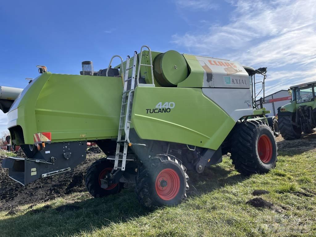 CLAAS Tucano 440 Sklízecí mlátičky