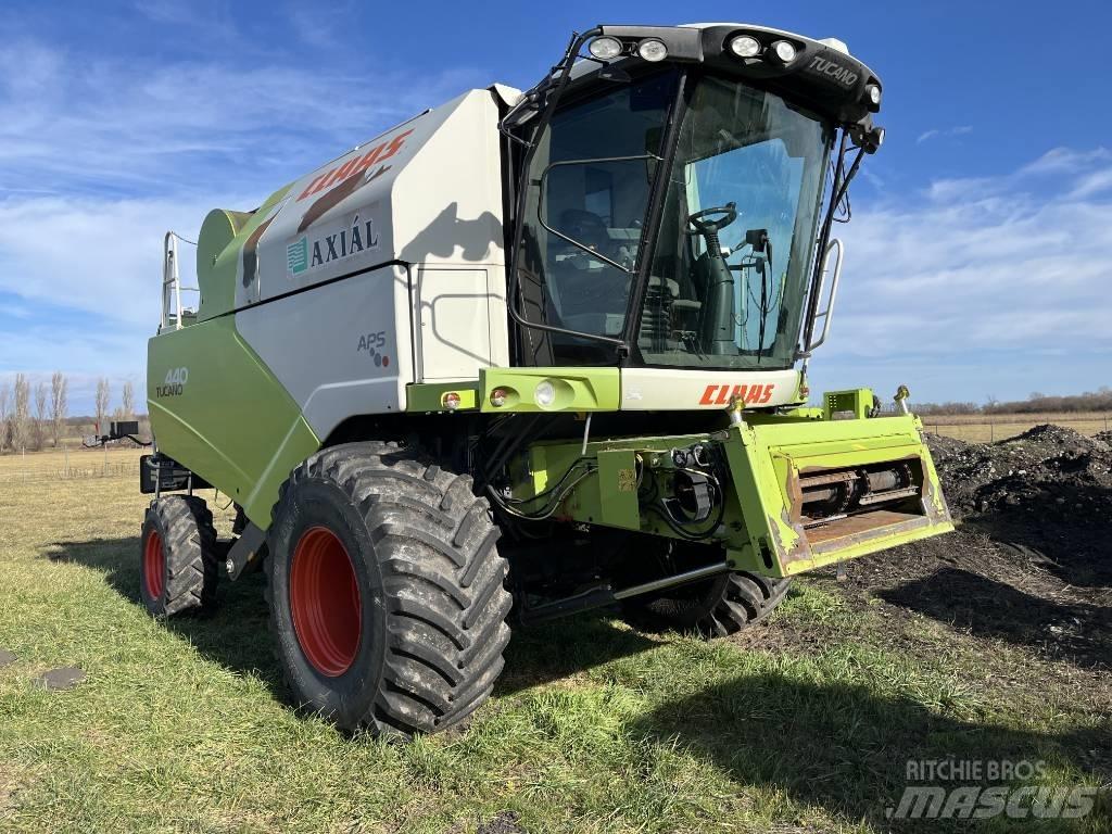 CLAAS Tucano 440 Sklízecí mlátičky