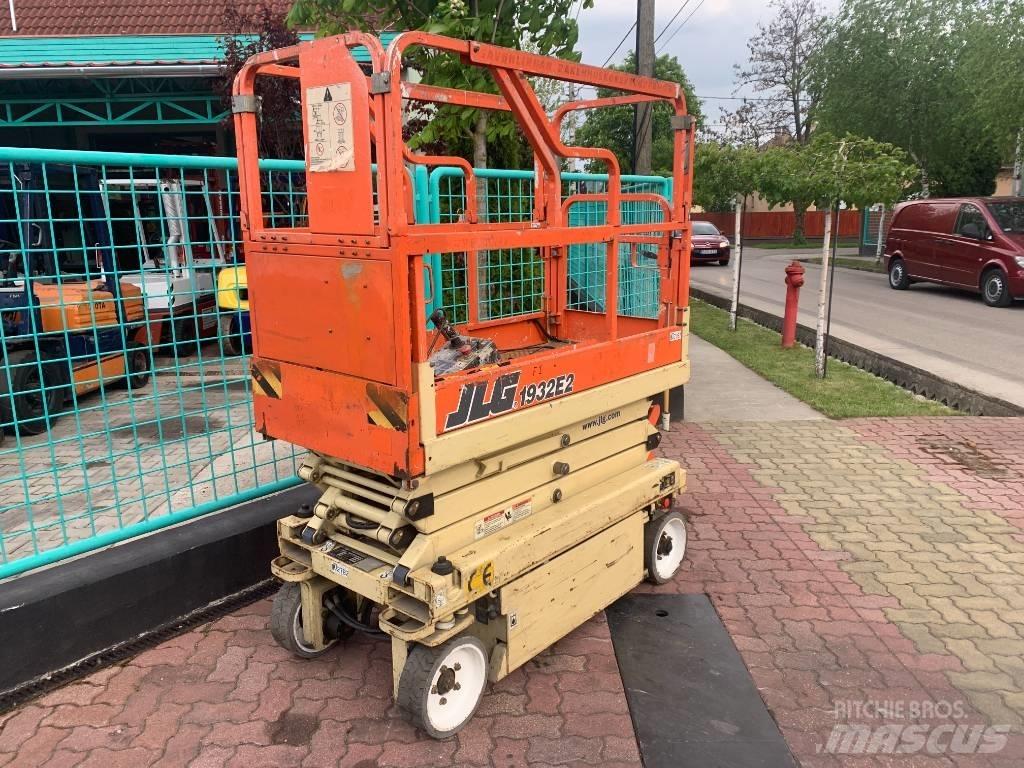 JLG 1932E2     V-2782 Vertikální sloupové výtahy