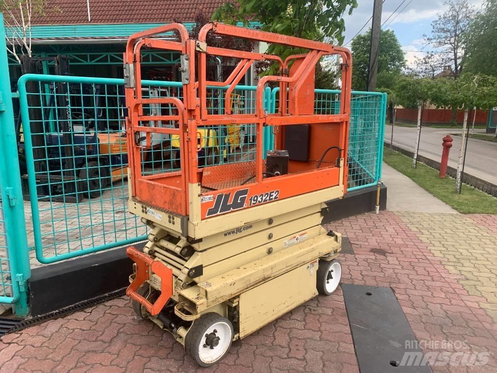 JLG 1932E2     V-2782 Vertikální sloupové výtahy